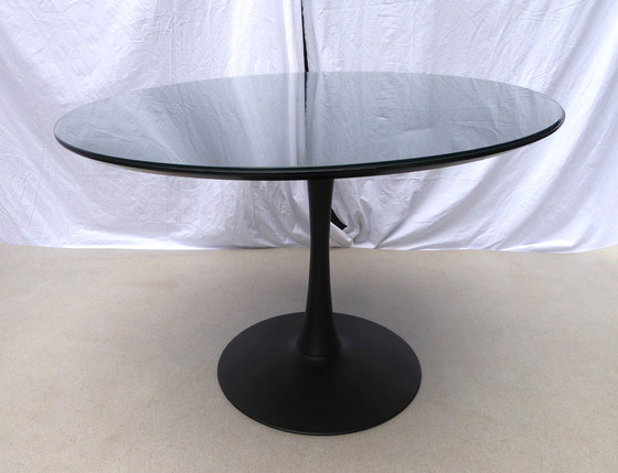 Image 1 of Vintage ronde tafel met tulpvoet