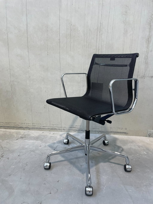 Vitra EA117 bureaustoel