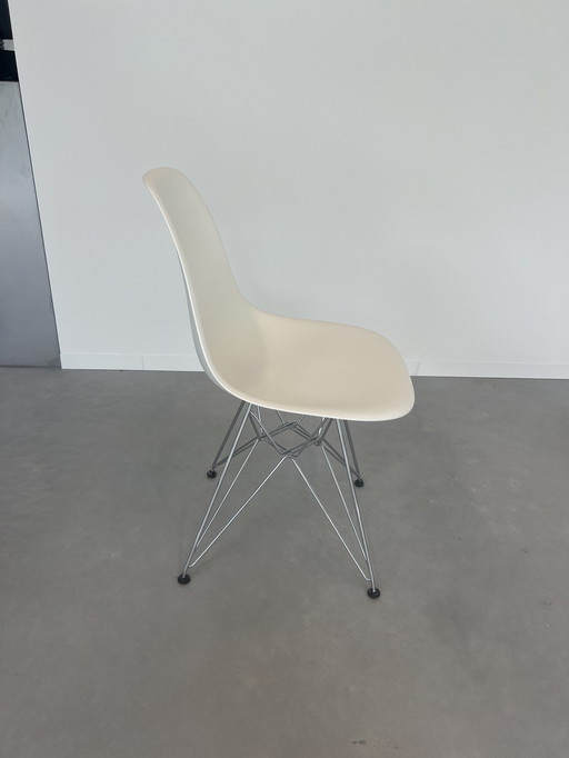 4x Vitra Eames dsr stoel