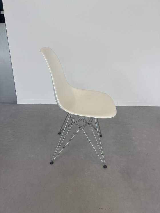 Image 1 of 4x Vitra Eames dsr stoel