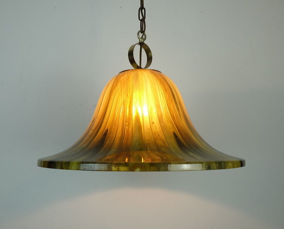 Image 1 of vintage hanglamp amberkleurig acryl en messing 1970