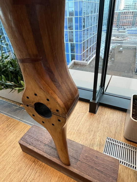 Image 1 of Antieke houten vliegtuigpropeller op standaard