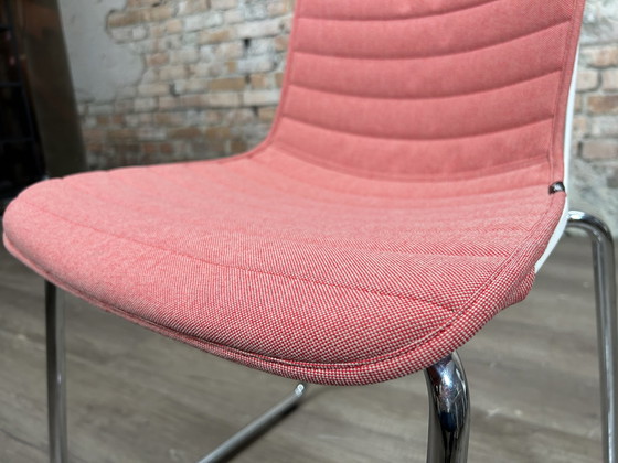 Image 1 of Vitra HAL Sledge roze