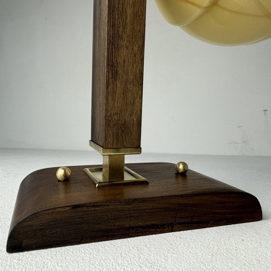 Image 1 of Antieke Art-Deco wandlamp van glas en hout