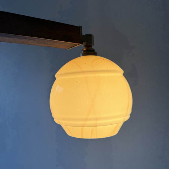 Image 1 of Antieke Art-Deco wandlamp van glas en hout