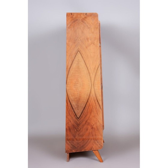 Image 1 of Boekenkast van notenhout en glas, Tatra Pravenec, Tsjechisch 1950