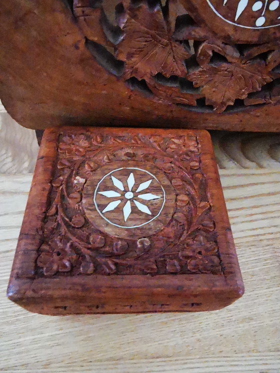 Image 1 of Krantenbak, Jaren 70. India, Handgesneden Met Inleg