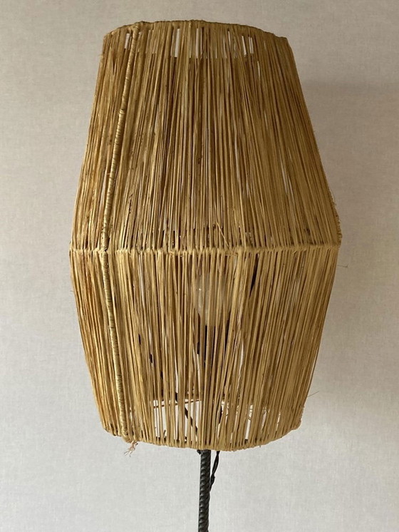 Image 1 of Staande lamp met tijdschriftenhouder en sisal kap, 1950S