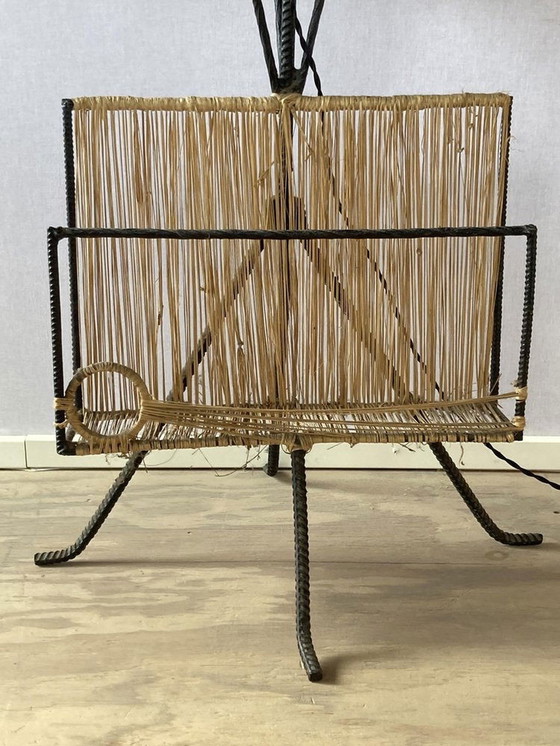 Image 1 of Staande lamp met tijdschriftenhouder en sisal kap, 1950S