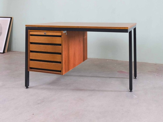 Image 1 of Modernistisch bureau van teakhout en staal