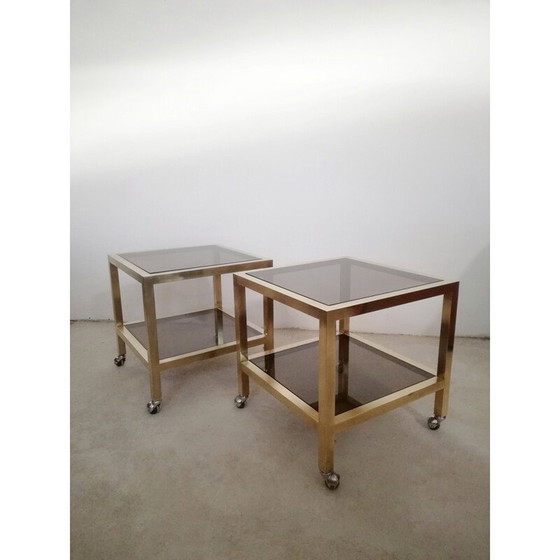 Image 1 of Paar vintage bijzettafeltjes van messing en rookglas met wielen, Italië 1970