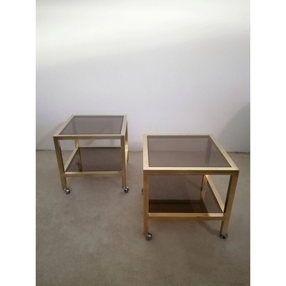 Image 1 of Paar vintage bijzettafeltjes van messing en rookglas met wielen, Italië 1970