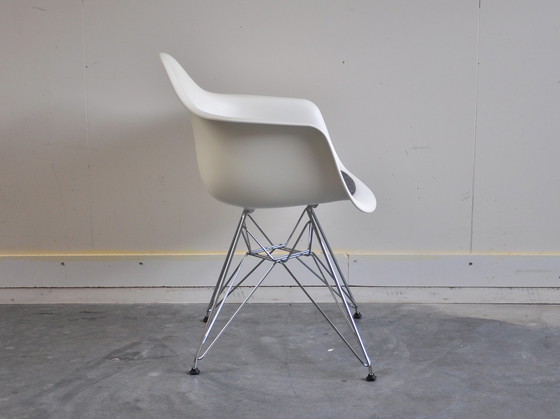 Image 1 of Vitra Eames DAR Armchair met los kussen