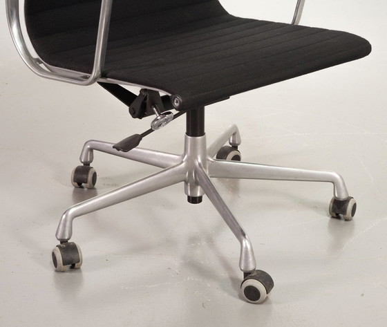 Image 1 of Verstelbare Eames Highback Zwarte Hopsak Bureaustoel Ea119 Voor Vitra, 1990S