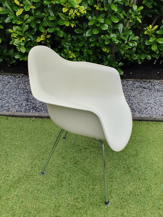 Image 1 of DAX Vitra Eames stoel