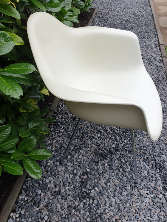 Image 1 of DAX Vitra Eames stoel