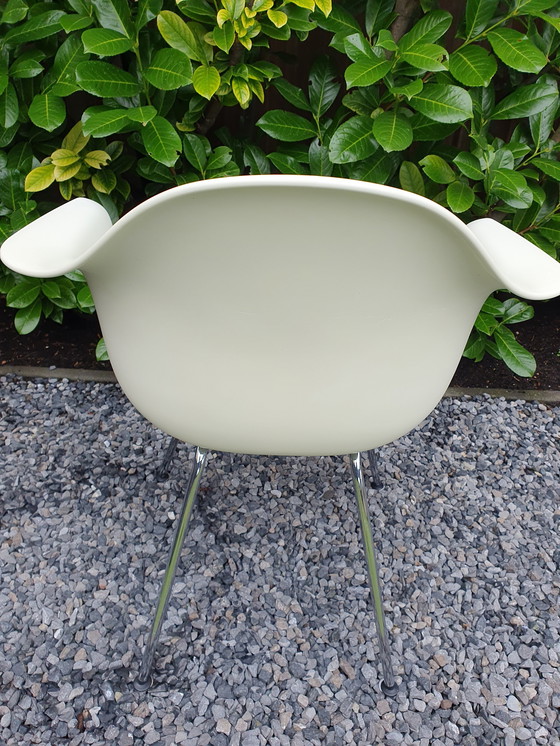 Image 1 of DAX Vitra Eames stoel