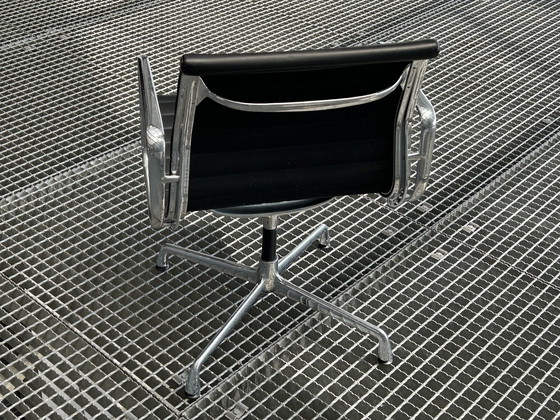 Image 1 of 4x Vitra EA108 in zwart leer