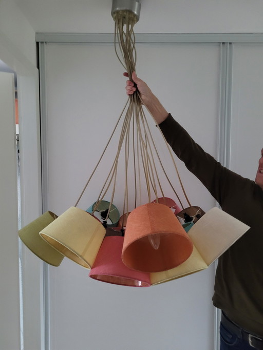 Unieke Hanglamp Met 16 Lampenkappen 