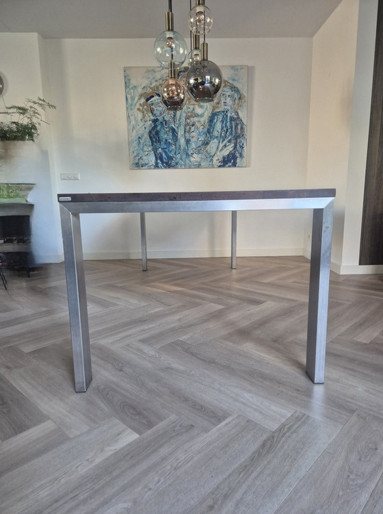 Image 1 of Bert Plantagie Walnoten Tafel Met Rvs Poten