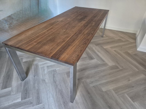 Bert Plantagie Walnoten Tafel Met Rvs Poten