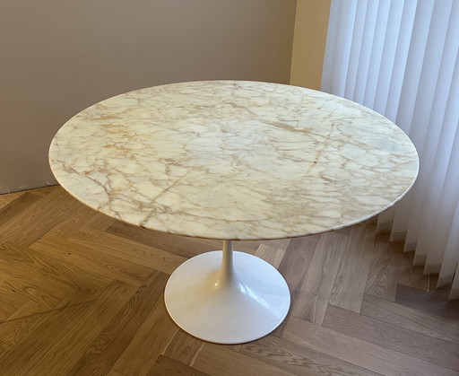 Knoll Marble Tulip Table