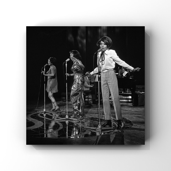 Image 1 of Diana Ross & The Supremes | Eric Koch persfoto 1968 | Concert in Amsterdam