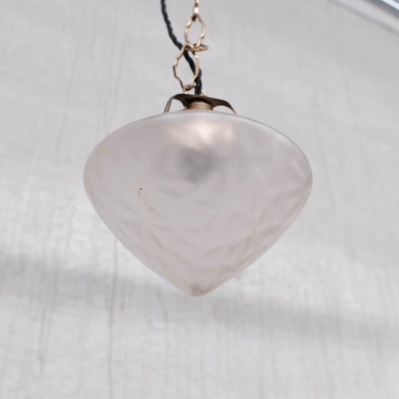 Image 1 of Mid Century hanglamp van ondoorzichtig glas en messing, Frankrijk 1960