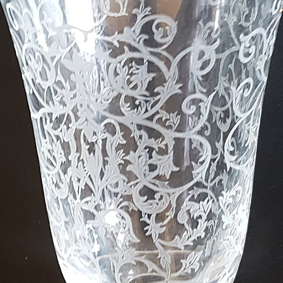 Image 1 of Mid Century Geëtst Baccarat Glazen Vaas