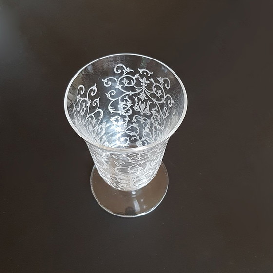 Image 1 of Mid Century Geëtst Baccarat Glazen Vaas