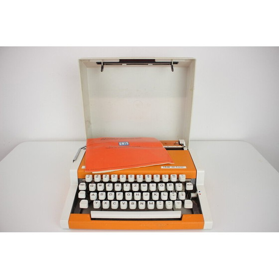 Image 1 of Vintage typemachine "tbm de Luxe" van Unis, Bosnië 1985