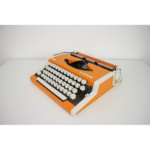 Vintage typemachine "tbm de Luxe" van Unis, Bosnië 1985