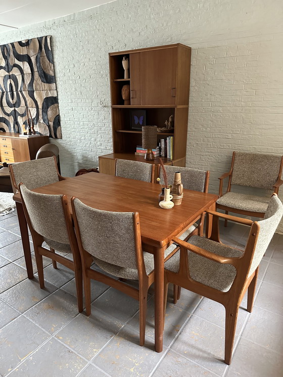 Image 1 of Vintage eetkamertafel + 6 eetkamerstoelen
