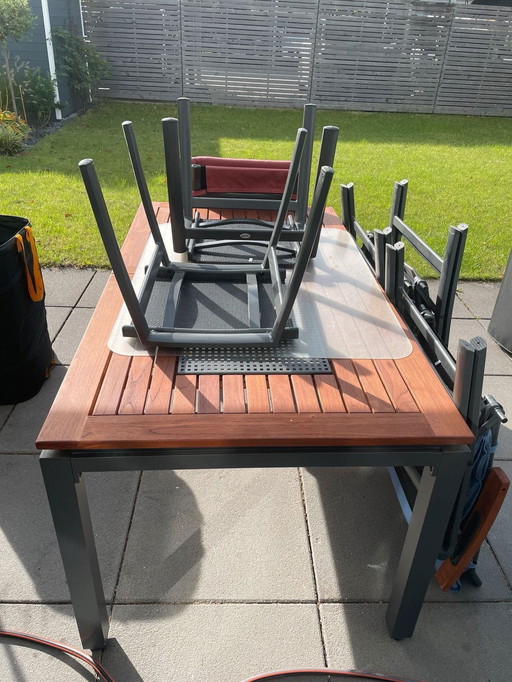 Tuinmeubilair - 1 tafel+4 stoelen+2 krukjes