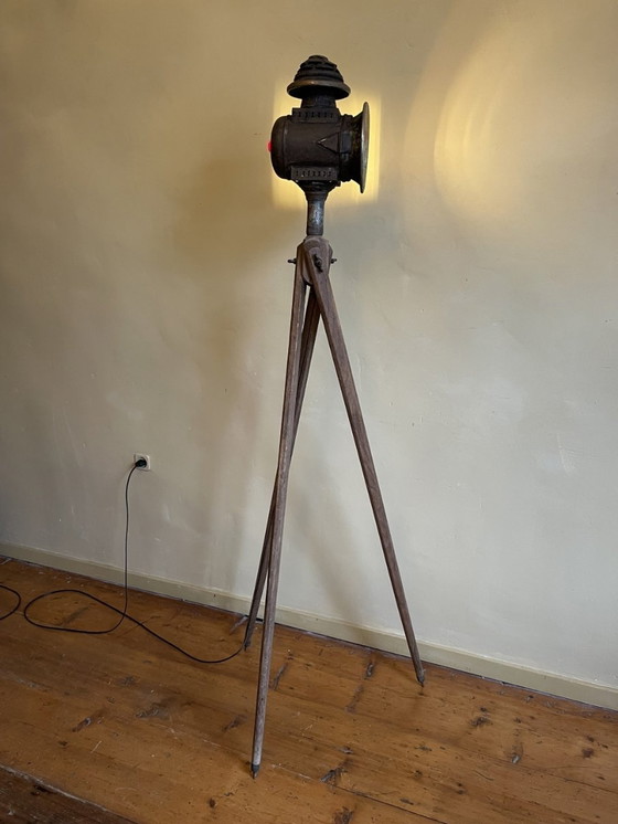 Image 1 of Industriele Staande Lamp Vloerlamp Op Oud Statief Frans