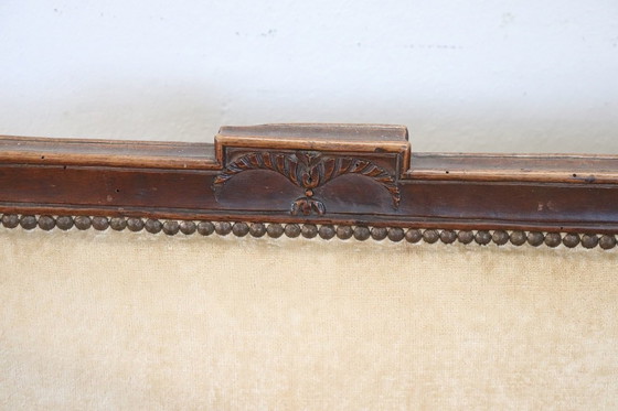 Image 1 of Antieke houten bank met fluwelen bekleding, 18e eeuw