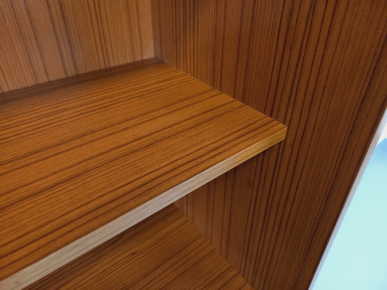 Image 1 of Scandinavische boekenkast in melamine en teak uit de jaren 60