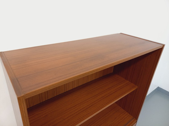 Image 1 of Scandinavische boekenkast in melamine en teak uit de jaren 60