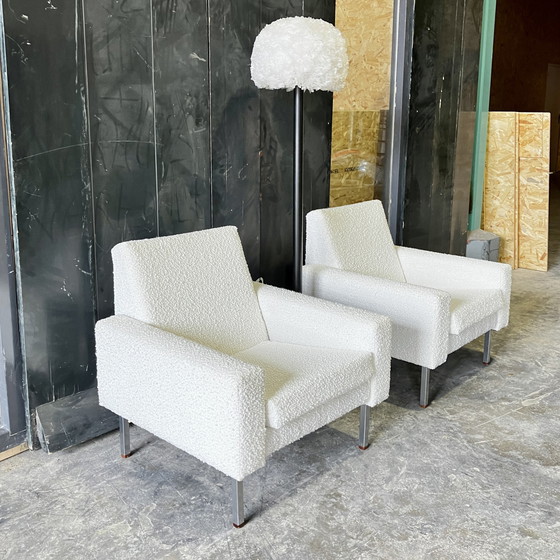 Image 1 of 2x Vintage fauteuils met off white bouclé