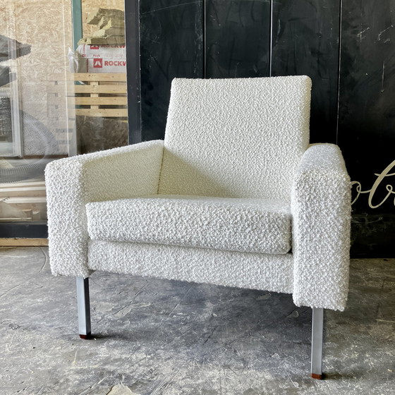 Image 1 of 2x Vintage fauteuils met off white bouclé