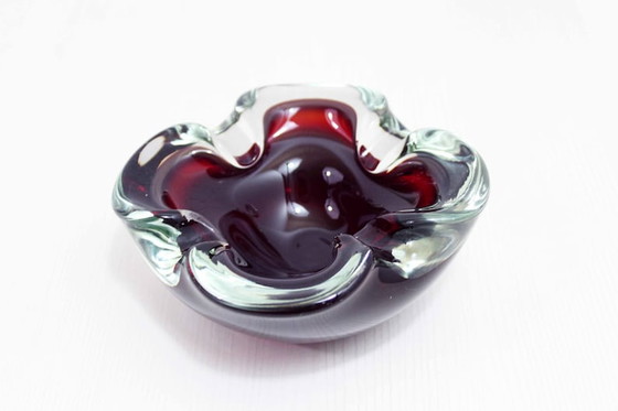 Image 1 of Asbak van rood Murano-glas