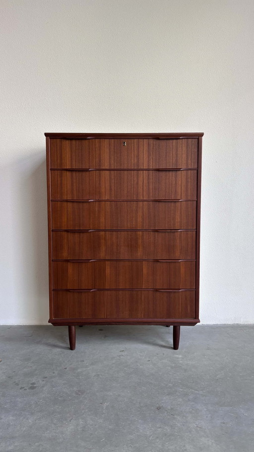 Ruime Vintage Ladekast In Teak