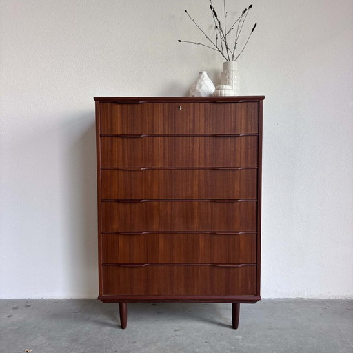 Ruime Vintage Ladekast In Teak