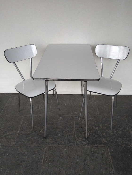 Image 1 of Formica eettafel + 2 stoelen