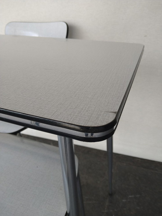 Image 1 of Formica eettafel + 2 stoelen