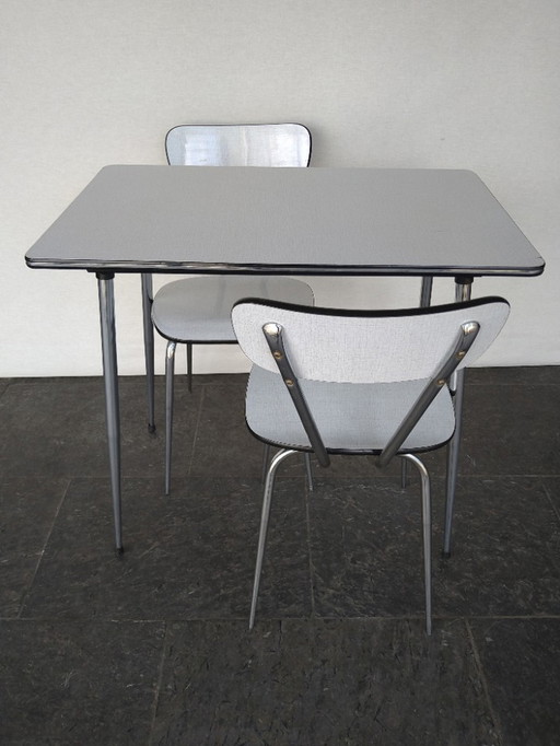 Formica eettafel + 2 stoelen