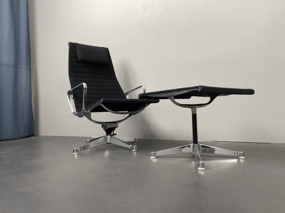 Image 1 of Herman Viller Draaibare Fauteuil met Voetenbankje