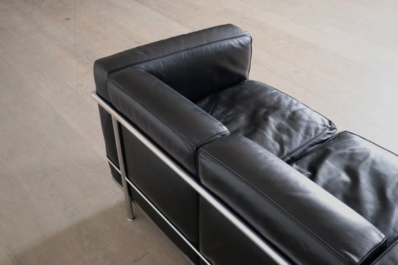 Image 1 of Vintage Cassina Lc2 tweezitsbank van Charlotte Perriand en Le Corbusier