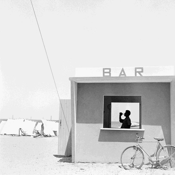 Image 1 of Piergiogio Branzi | beachside bar in Senigallia, Italië 1957 | fine art print