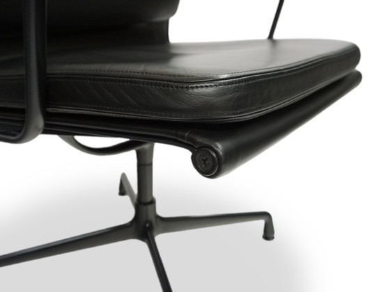 Image 1 of Vitra Ea 208 Zachte Polster Draaibaar Leer Zwart | Eames Alu Stoel